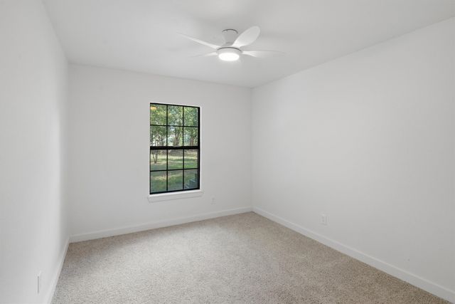 1727 W Doyle Street, Granbury, TX 76048