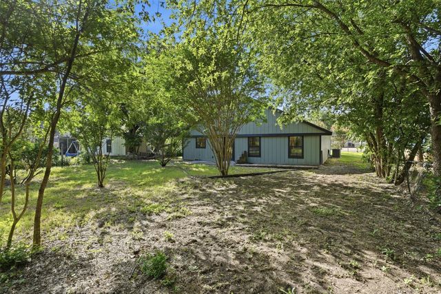 1727 W Doyle Street, Granbury, TX 76048