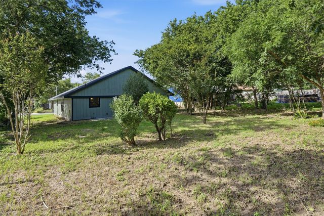 1727 W Doyle Street, Granbury, TX 76048