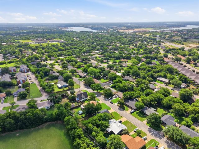 1727 W Doyle Street, Granbury, TX 76048