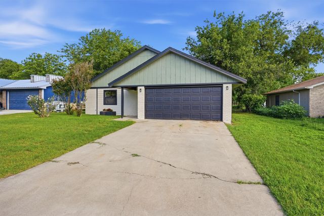 1727 W Doyle Street, Granbury, TX 76048