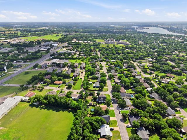 1727 W Doyle Street, Granbury, TX 76048