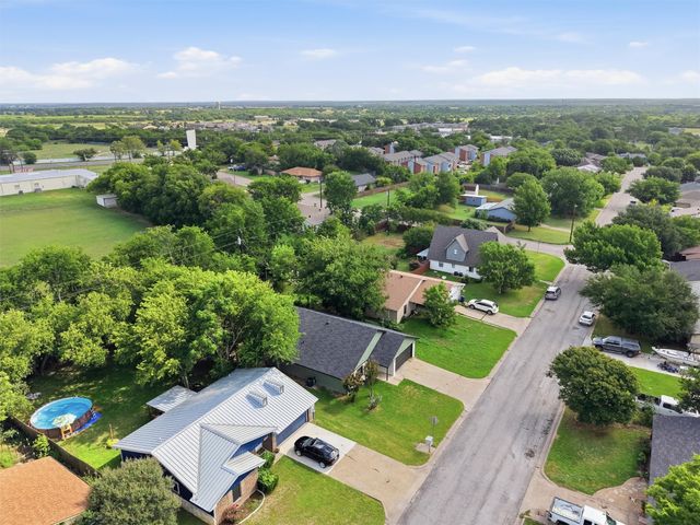 1727 W Doyle Street, Granbury, TX 76048