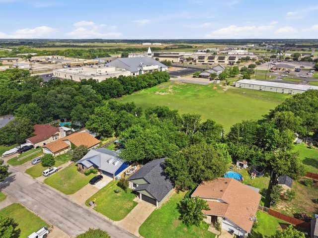 1727 W Doyle Street, Granbury, TX 76048