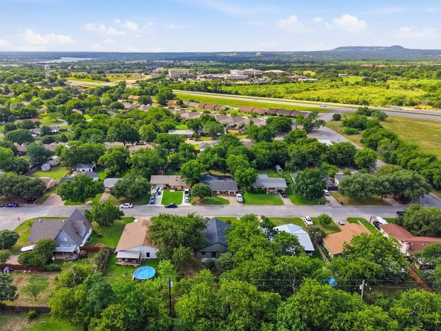 1727 W Doyle Street, Granbury, TX 76048
