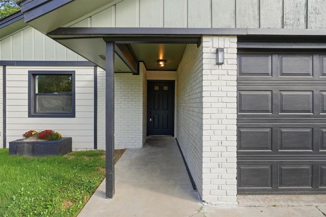 1727 W Doyle Street, Granbury, TX 76048