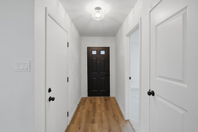 1727 W Doyle Street, Granbury, TX 76048