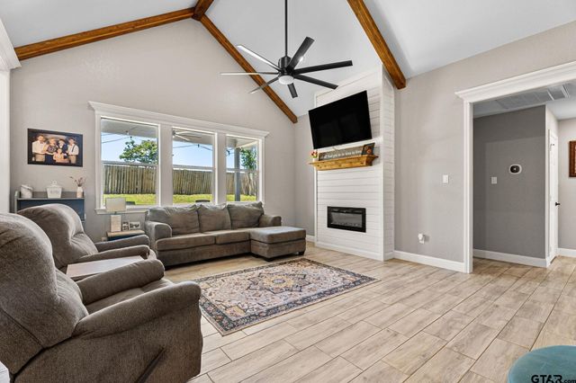 217 Meadow Lane, Lindale, TX 75771