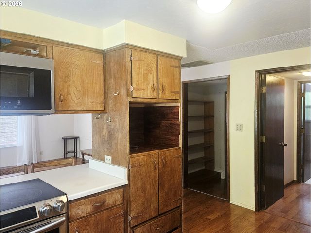 2281 BLACKBURN St, Eugene, OR 97405