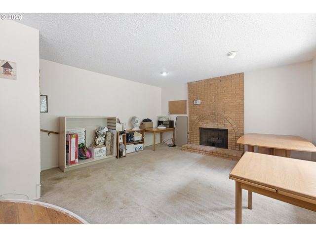 2281 BLACKBURN St, Eugene, OR 97405