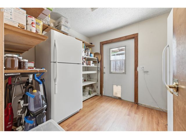 2281 BLACKBURN St, Eugene, OR 97405