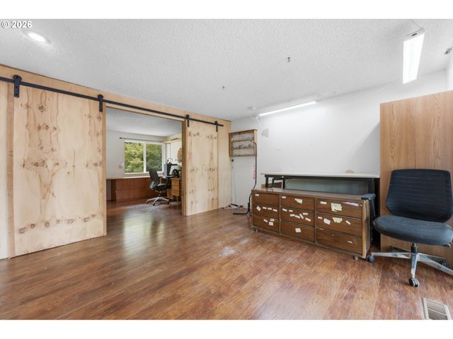 2281 BLACKBURN St, Eugene, OR 97405