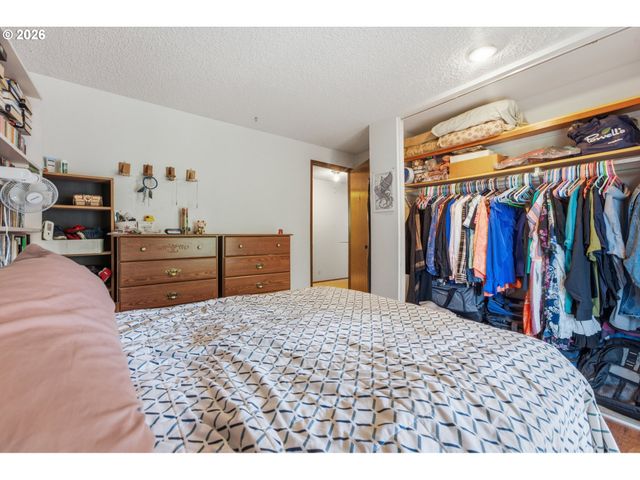 2281 BLACKBURN St, Eugene, OR 97405