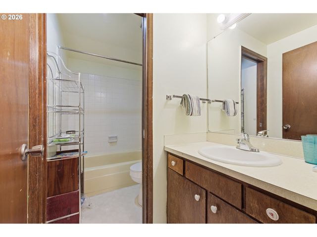 2281 BLACKBURN St, Eugene, OR 97405