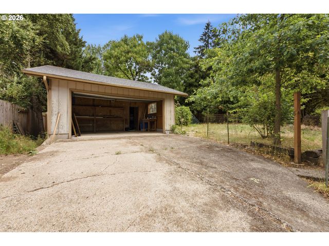 2281 BLACKBURN St, Eugene, OR 97405