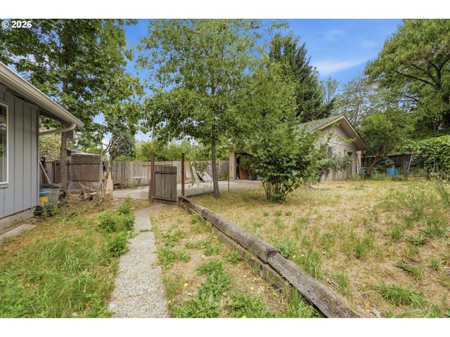 2281 BLACKBURN St, Eugene, OR 97405