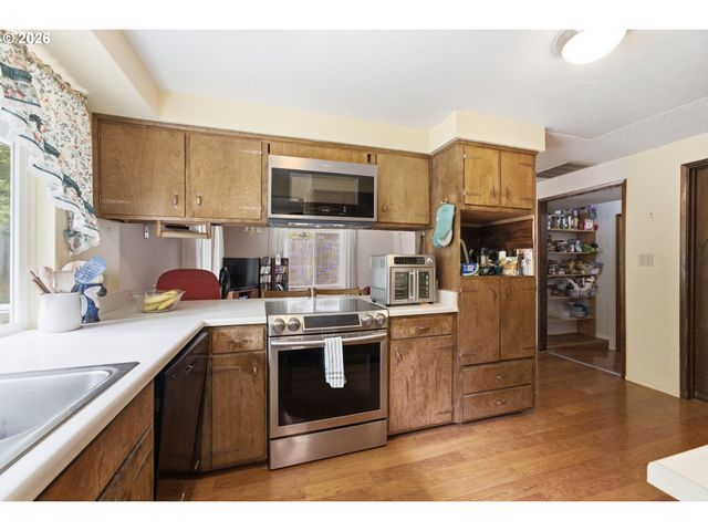 2281 BLACKBURN St, Eugene, OR 97405