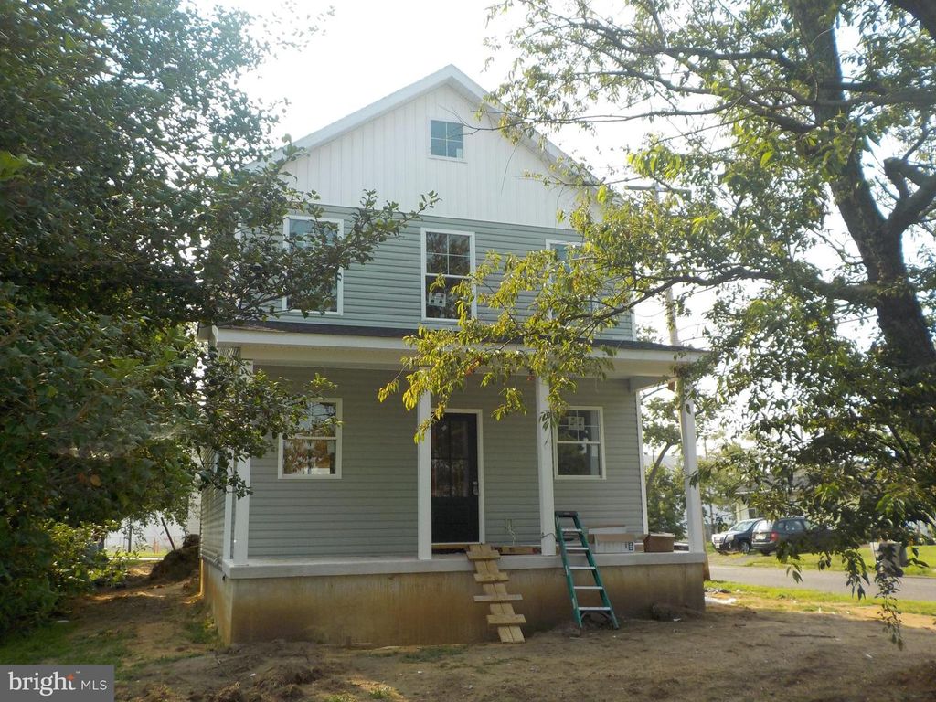 300 LINCOLN AVE, Paulsboro, NJ 08066