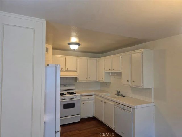 18601 Collins Street D7, Tarzana, CA 91356