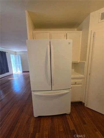 18601 Collins Street D7, Tarzana, CA 91356
