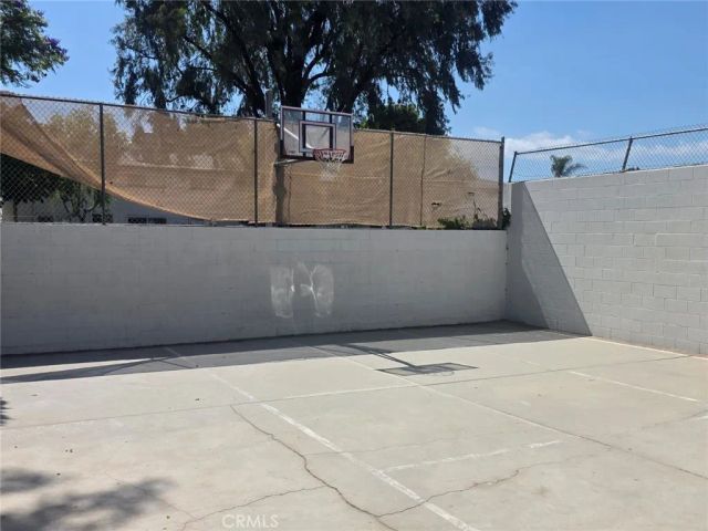 18601 Collins Street D7, Tarzana, CA 91356