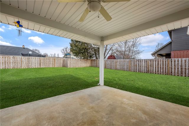 2103 Green Acres Drive, Rogers, AR 72758