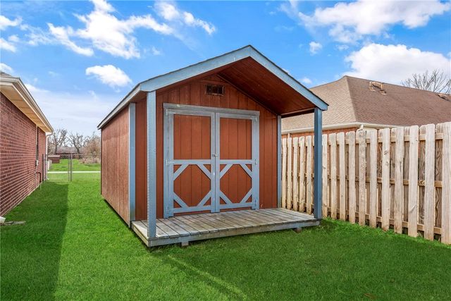 2103 Green Acres Drive, Rogers, AR 72758