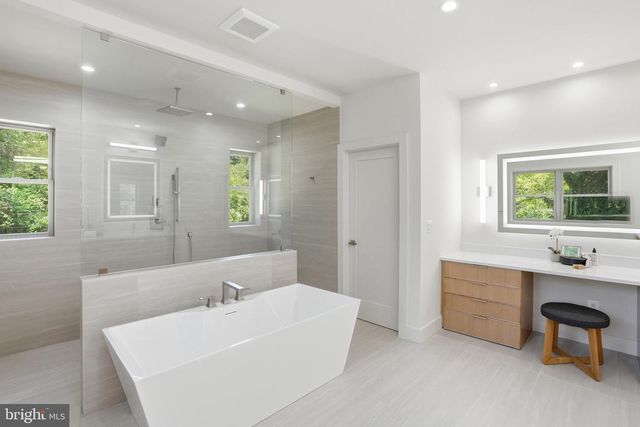 3020 CASTLE RD, Falls Church, VA 22044