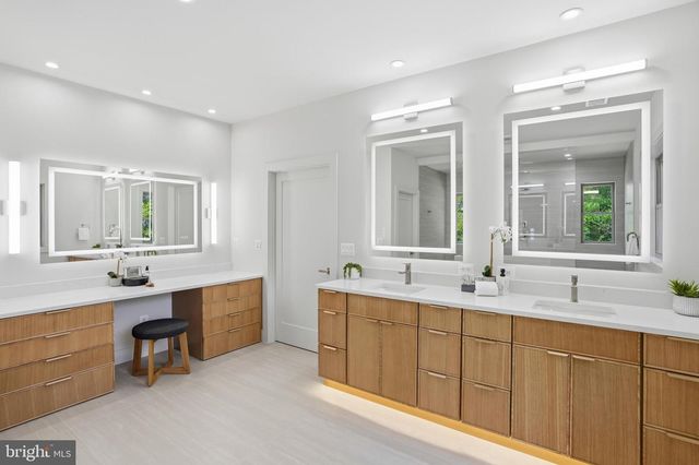 3020 CASTLE RD, Falls Church, VA 22044