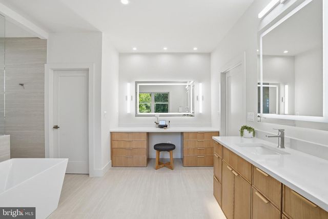 3020 CASTLE RD, Falls Church, VA 22044