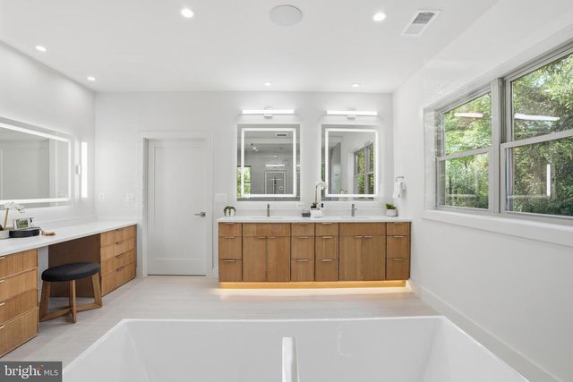 3020 CASTLE RD, Falls Church, VA 22044