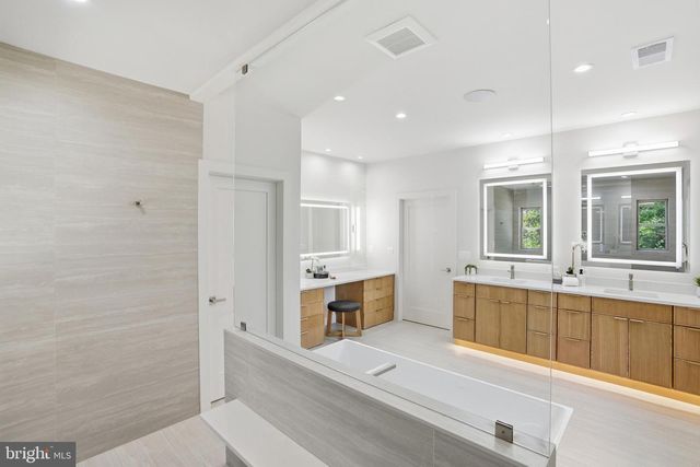 3020 CASTLE RD, Falls Church, VA 22044