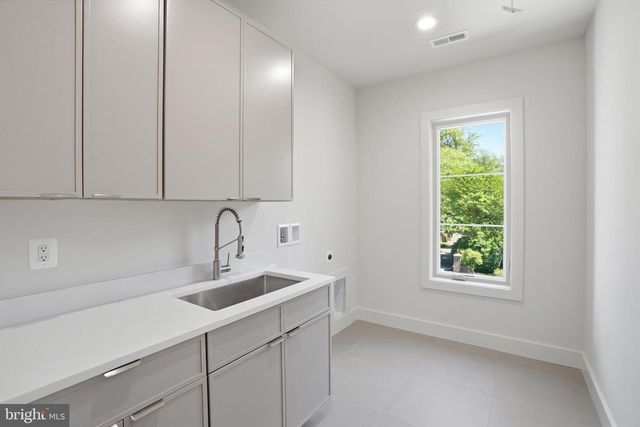 3020 CASTLE RD, Falls Church, VA 22044