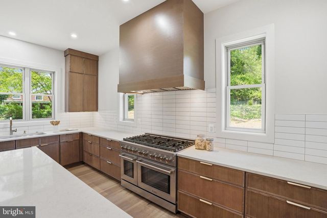 3020 CASTLE RD, Falls Church, VA 22044