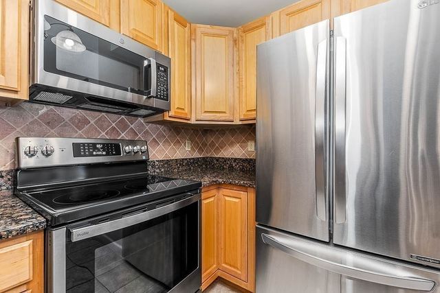 989 East St 402, Dedham, MA 02026