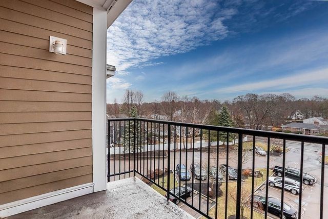 989 East St 402, Dedham, MA 02026