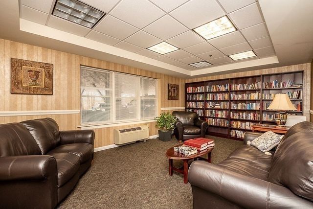 989 East St 402, Dedham, MA 02026