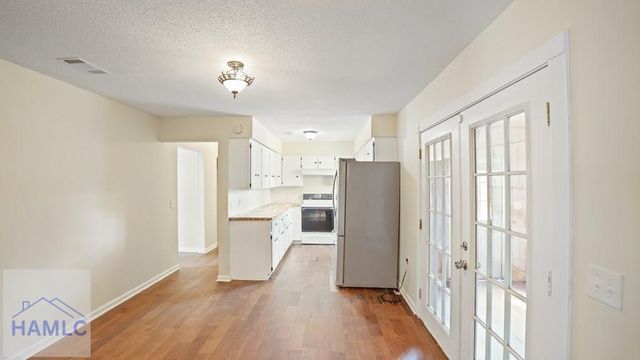 766 Oak Villa Drive, Jesup, GA 31546