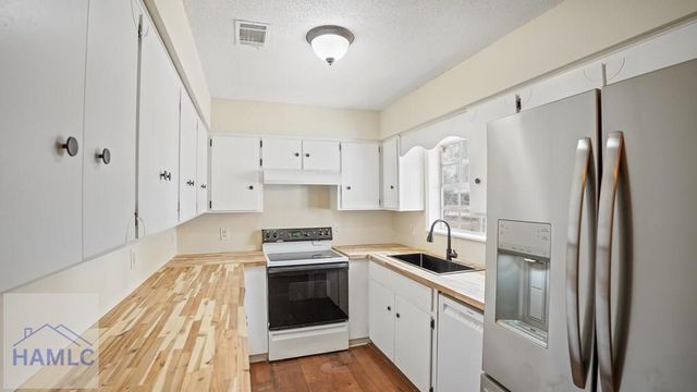 766 Oak Villa Drive, Jesup, GA 31546