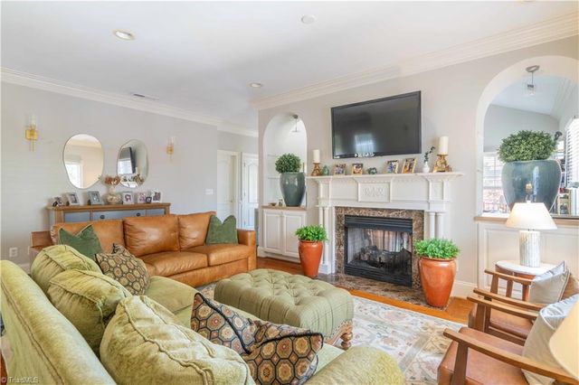 4105 Willow Knoll Lane, Winston-salem, NC 27106