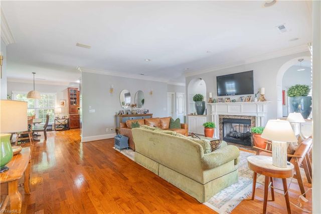 4105 Willow Knoll Lane, Winston-salem, NC 27106