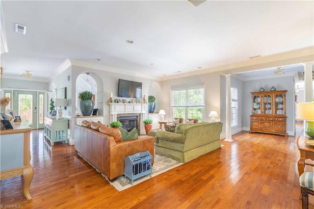 4105 Willow Knoll Lane, Winston-salem, NC 27106
