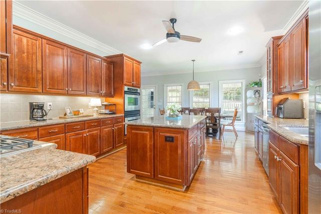 4105 Willow Knoll Lane, Winston-salem, NC 27106