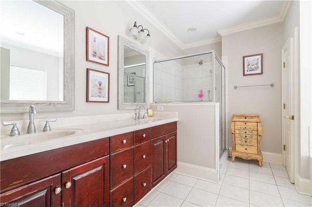 4105 Willow Knoll Lane, Winston-salem, NC 27106