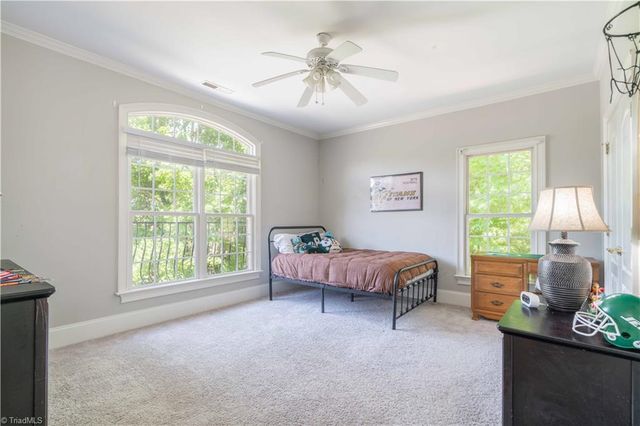 4105 Willow Knoll Lane, Winston-salem, NC 27106