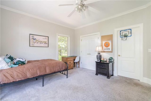 4105 Willow Knoll Lane, Winston-salem, NC 27106