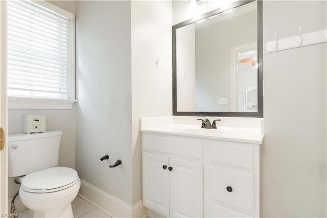 4105 Willow Knoll Lane, Winston-salem, NC 27106