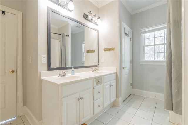 4105 Willow Knoll Lane, Winston-salem, NC 27106