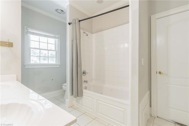 4105 Willow Knoll Lane, Winston-salem, NC 27106