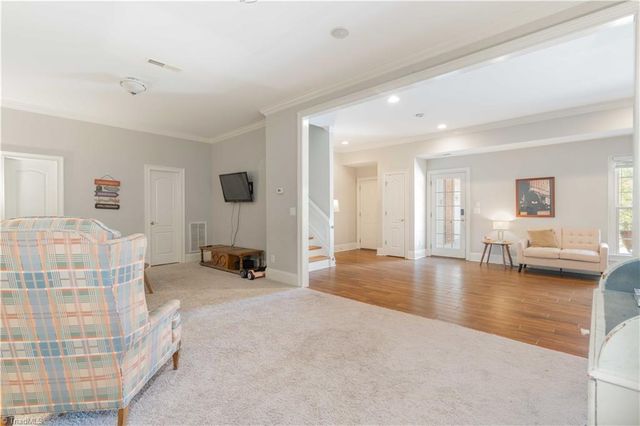 4105 Willow Knoll Lane, Winston-salem, NC 27106